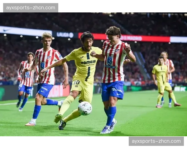 莱万特公布对阵比利亚雷亚尔首发，阵型由4-4-2调整为3-5-2以加强边路。