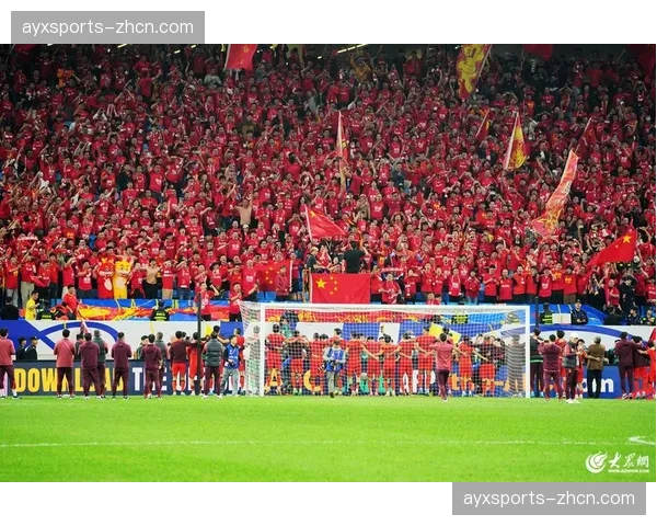 全英赛场边的“中国红”：留学生助威团成为看台独特风景